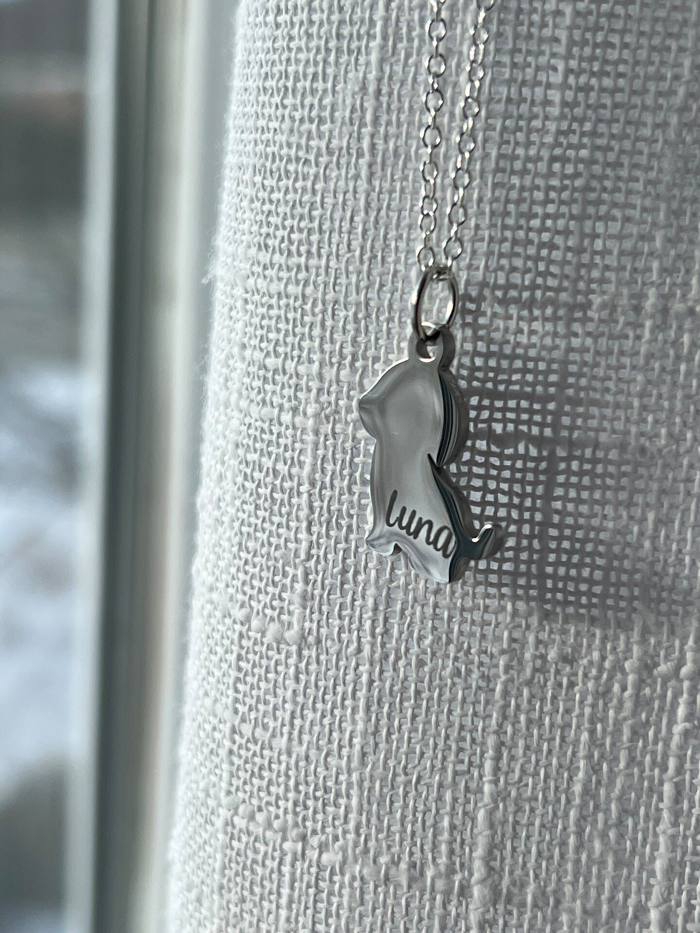 Personalized Dog Charm Pendant Necklace Puppy Dog Mama Mom Silver Gold Name Date Memorial Pet Mom